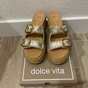 Dolce Vita Wanika Platinum Crackled Leather Sandals 8.5
